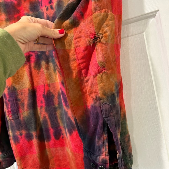 MADEWORN TIE DYE FLANNEL BUTTON DOWN SHIRT. Size Small. - Picture 7 of 9